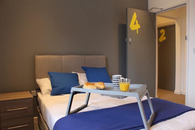 Great En-Suite Room Available Now Main Photo