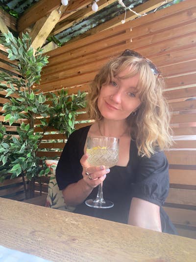 33 year old Teacher looking Main Photo