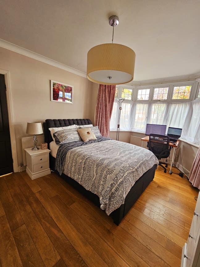 Lovely Room in Spacious Clean house  Main Photo