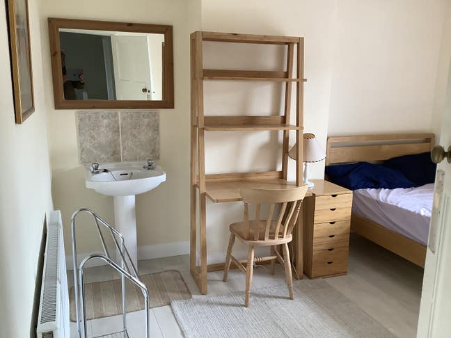 Double room clean house Monday to Friday &pound;500 PCM  Main Photo