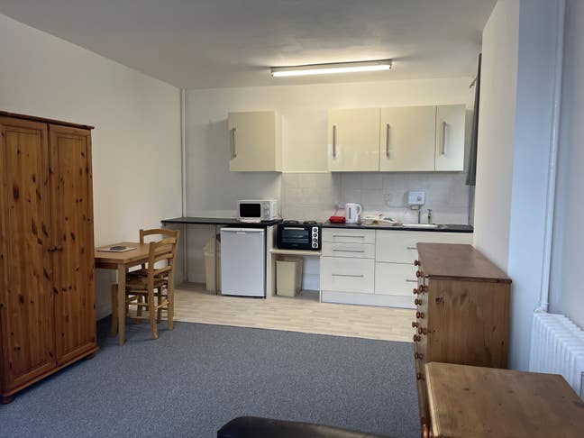 Huge, Clean  Single  Room,  Church crookham, Hants Main Photo