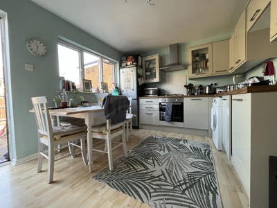 A rare opportunity to rent this double room Main Photo