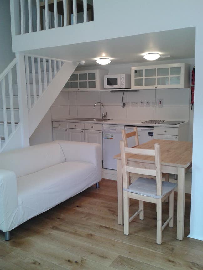  Studio with  separate bedroom, n22, 2mins to tube Main Photo