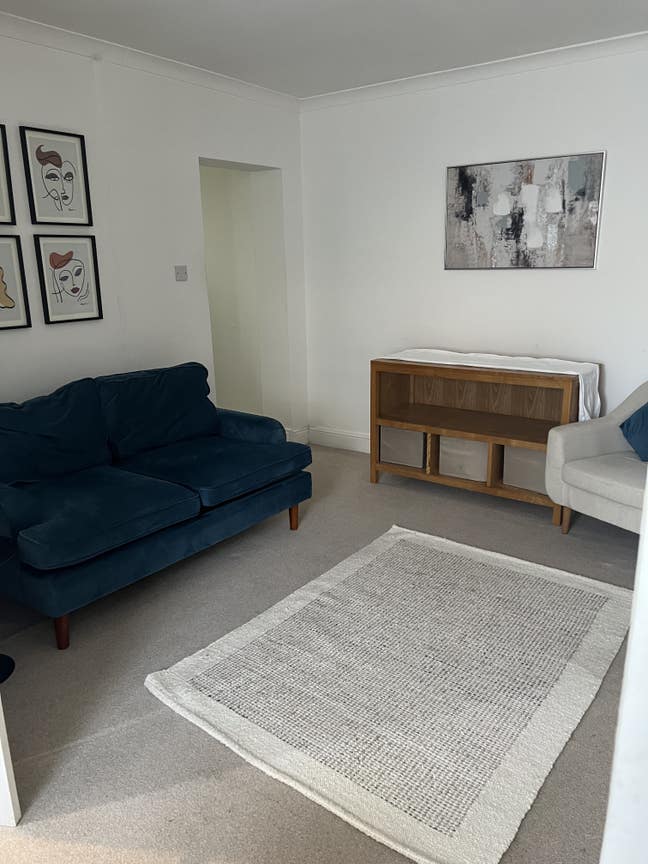 Short let 1bd flat near Surbiton station.  Main Photo