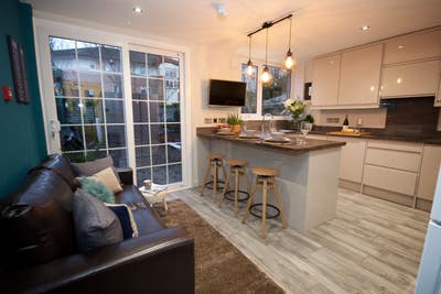 Great House! Excellent Location! HOUSE SHARE Main Photo