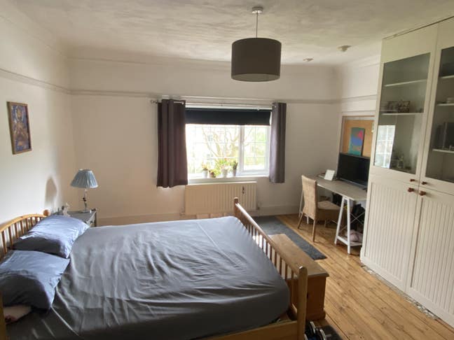 Spacious House Share for Young Professionals Main Photo