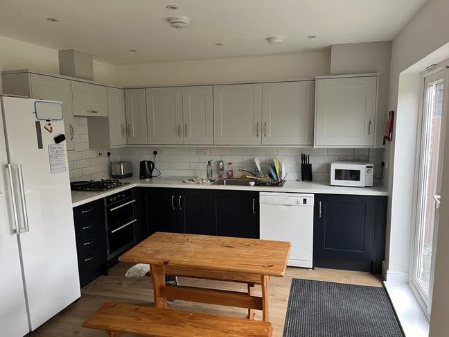 Single Room, Crawley Town Centre Main Photo