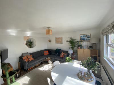 Double room available in bright flat in Sydenham Main Photo