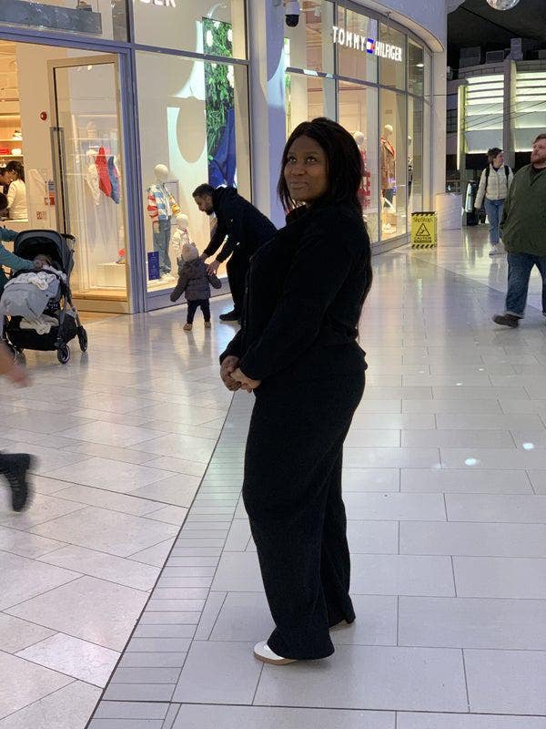 35 year old Female seeks a single or double room Main Photo