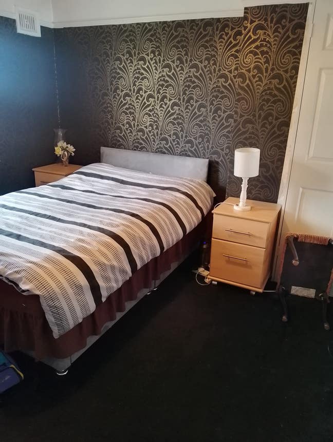 Double Room to Let  (Student / Professional) Main Photo