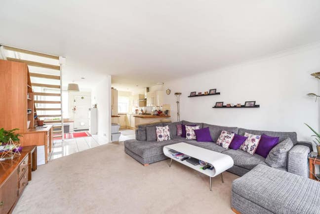Double Bedroom in 2-bed House near Train Station Main Photo