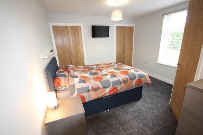 High Quality En suite Room To Let  Main Photo