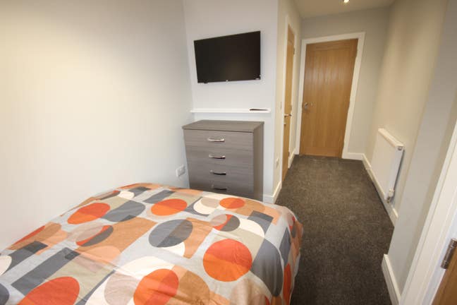 High Quality En suite Room To Let  Main Photo