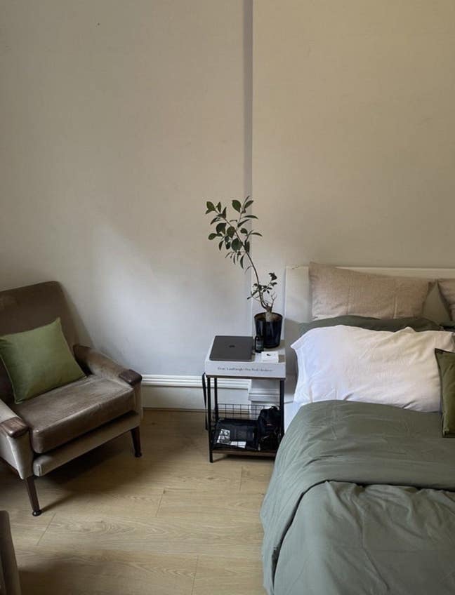 Spacious double room in modern flat fulham Main Photo