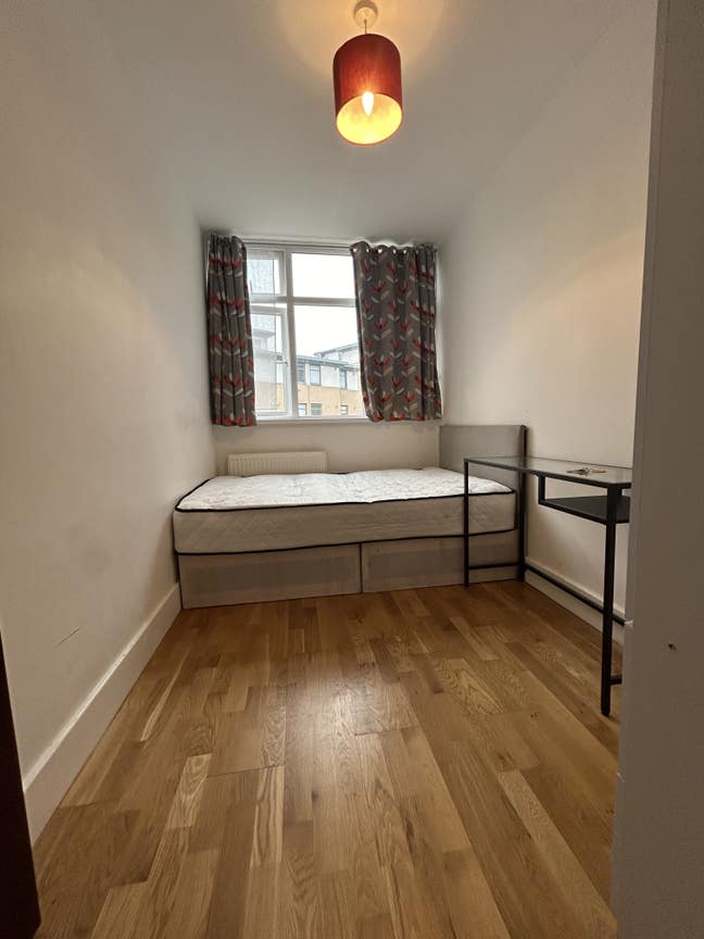 Prime Location Double Room Aldgate  Main Photo