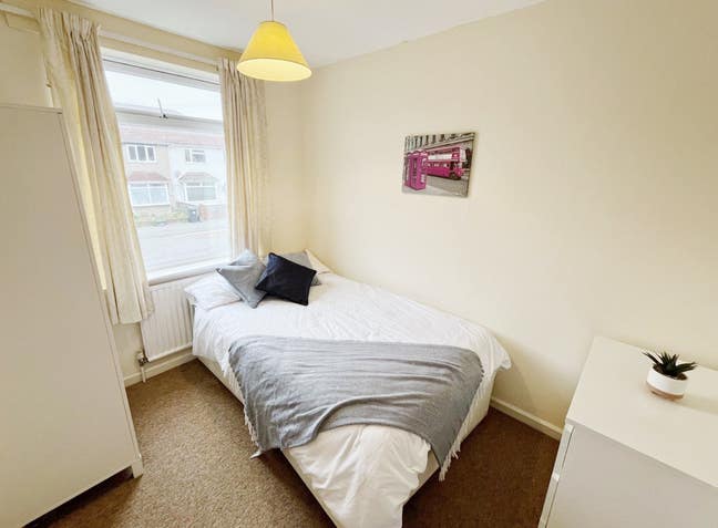 Small Double Room Main Photo