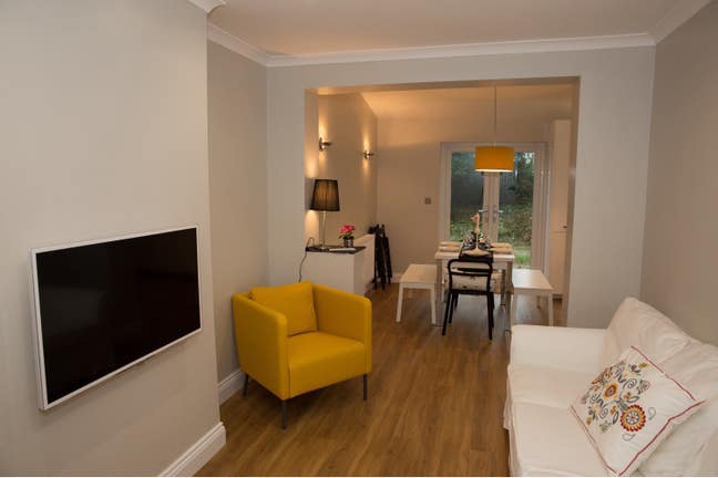  Dbl Room  Ensuite | close to ✈️| lovely house   Main Photo