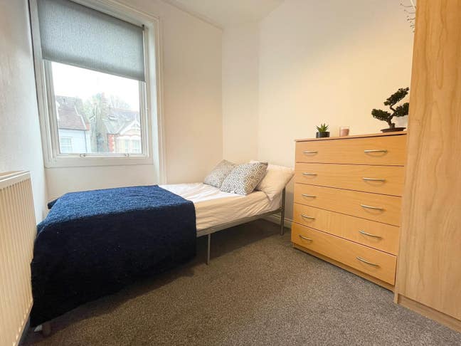 *** Great Single Room in Spacious Flat-NW2 Main Photo