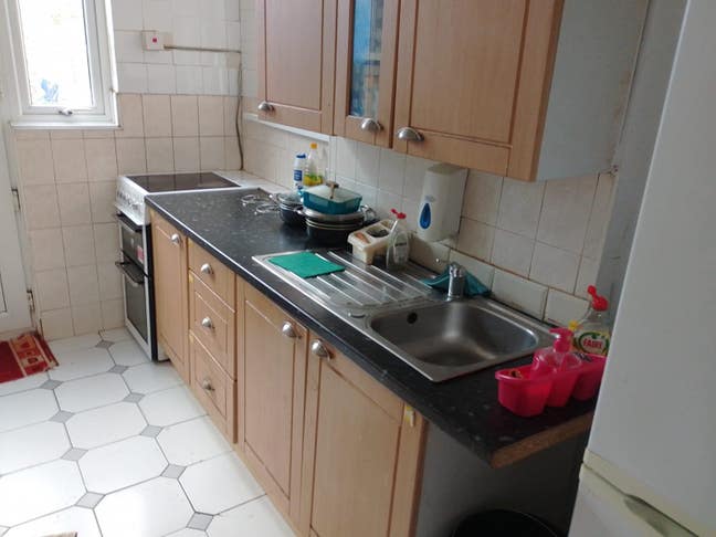 Looking for a Roomate Till June Main Photo