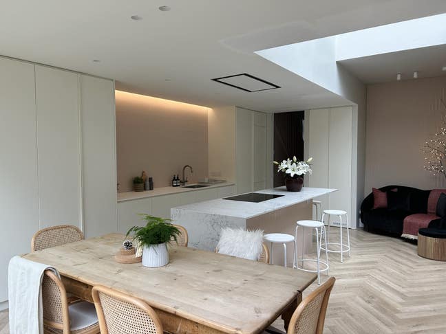 Clean newly refurbed house with garden + terrace Main Photo