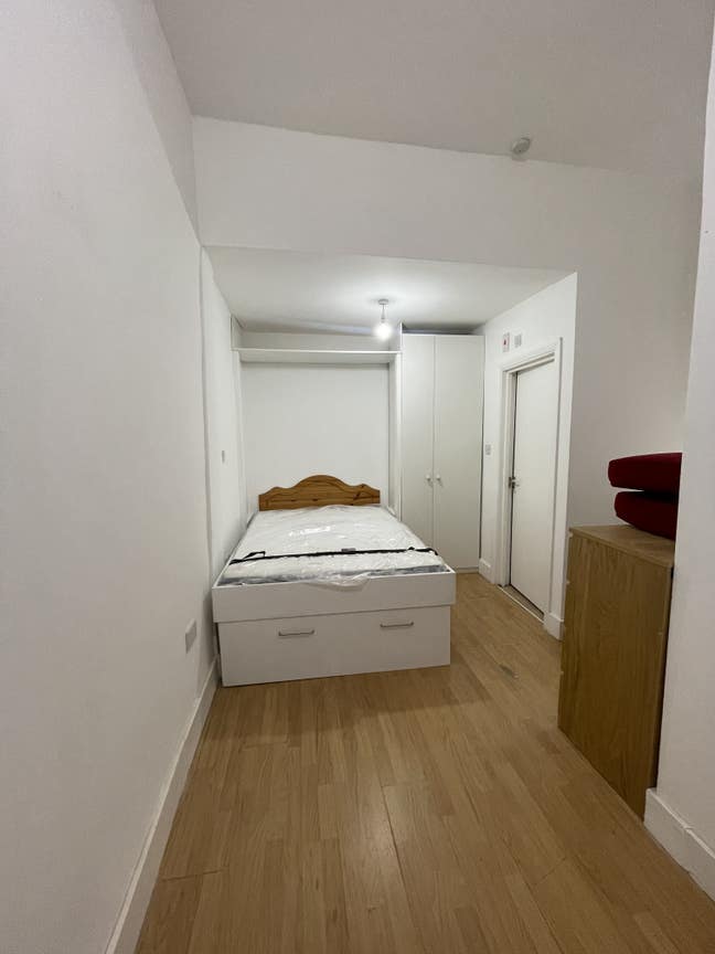 Lovely Studio Flat in Bounds Green  Main Photo