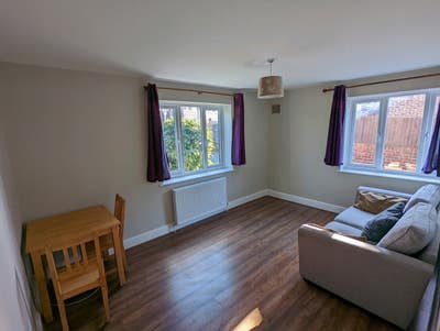 1 bed flat with parking  Main Photo