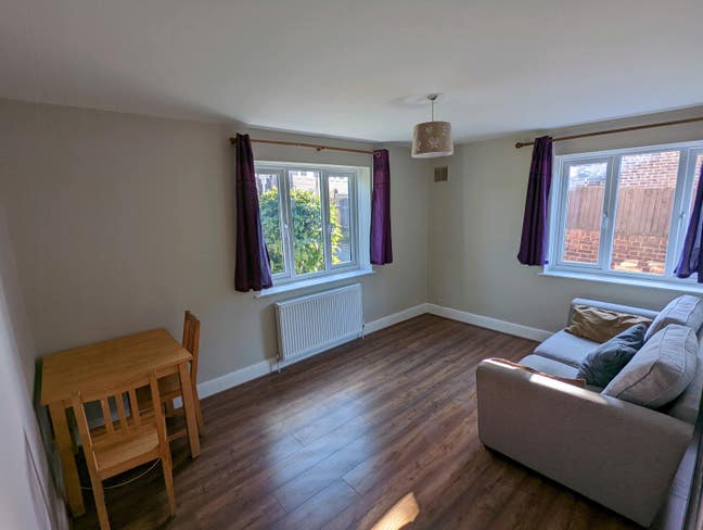 1 bed flat with parking  Main Photo