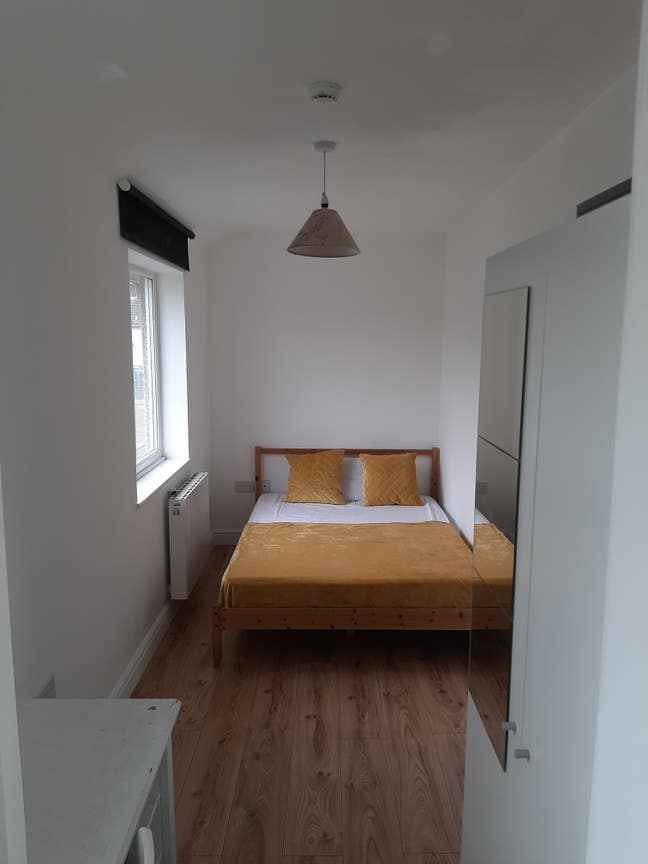 Double en-suite room - Close to the Airport/JLR  Main Photo