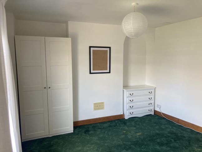 Large Double Room near Train Station & Town Main Photo