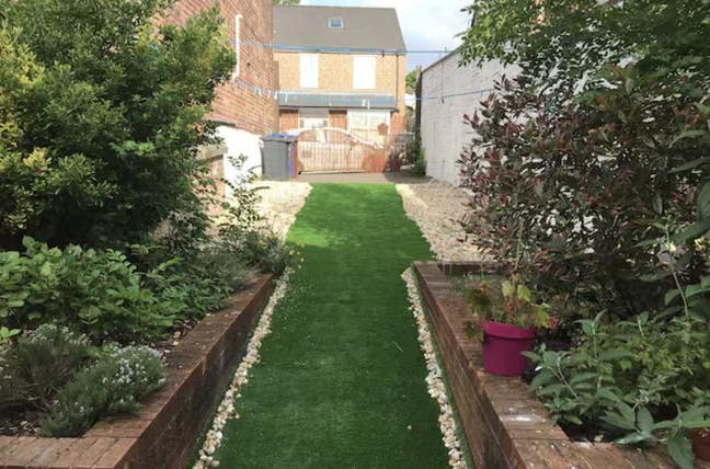 Fully renovated detached house - pets allowed!  Main Photo