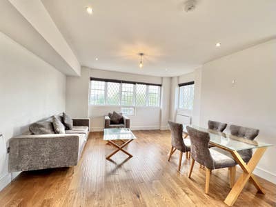 Riverside One Bedroom Flat, Bermondsey SE16 4TY Main Photo