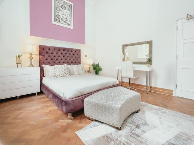 Massive vintage apartment for shortstays Main Photo