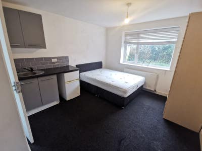 En-suite room in Tower Road  Main Photo