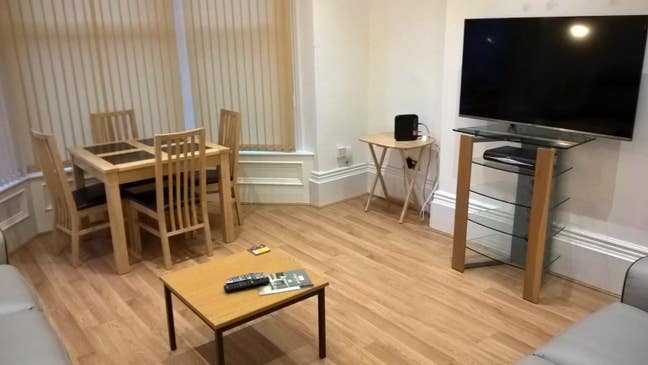 Mature Co-living House Share - ALL INC Main Photo