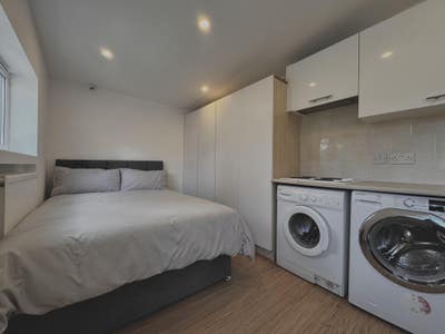 Self-Contained Studio Flat *Bills Included* Main Photo