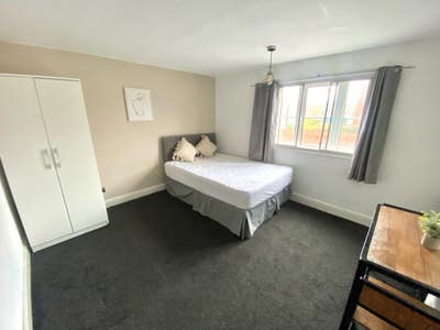 Large room in the area of wigston Main Photo