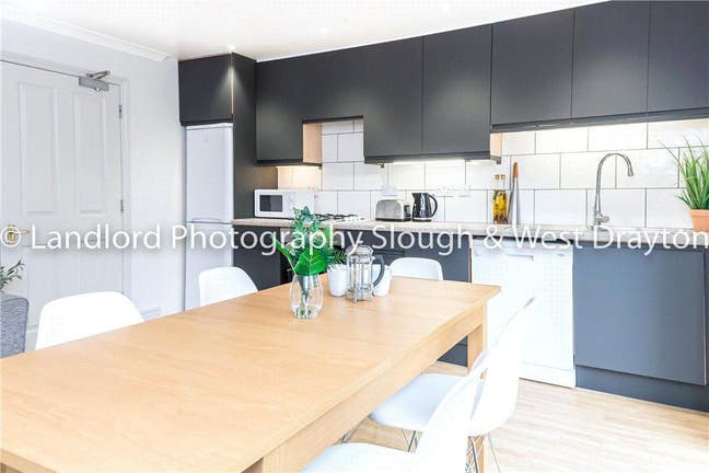 Room Let - Single Occupancy Only - Bills Included Main Photo