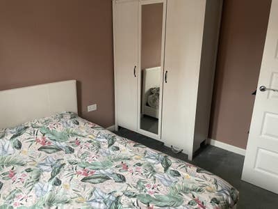 Room for Rent in Quiet Neighbourhood  Main Photo