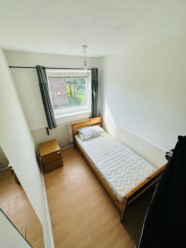 Single Room Available Main Photo