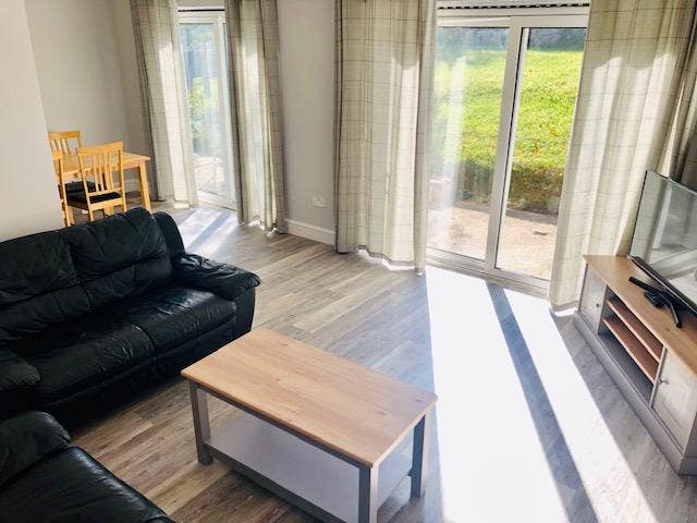 Double Room close to Ifield Station  Main Photo