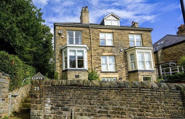 2 large double rooms available in lovely house Main Photo