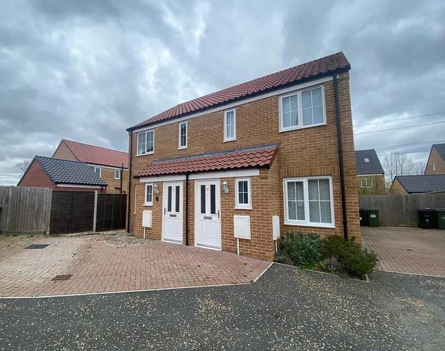 Well-presented Two Double Bedroom House Available Main Photo