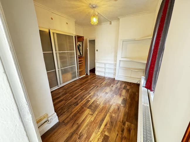 Brand New and recently refurbished property - walk Main Photo