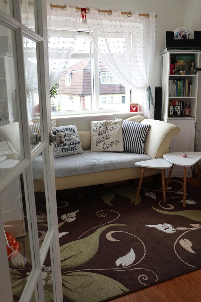 2 Double Bedroom Newly Decorated Flat with Garden  Main Photo