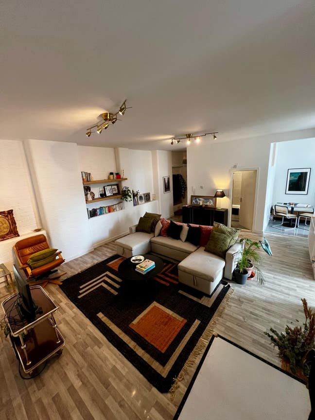  King  sz room in converted warehouse apartment  Main Photo