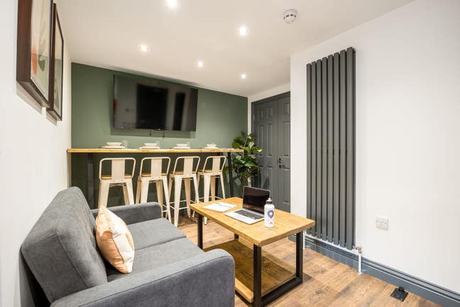 Stunning Ensuite Rooms - Sandy Lane 🚗 Main Photo