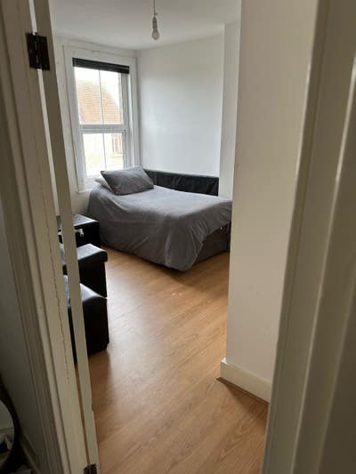 East London (E18) En-Suite room for rent  Main Photo