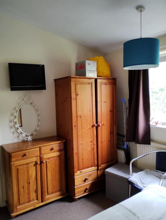 City centre location Furnished double bedded room  Main Photo