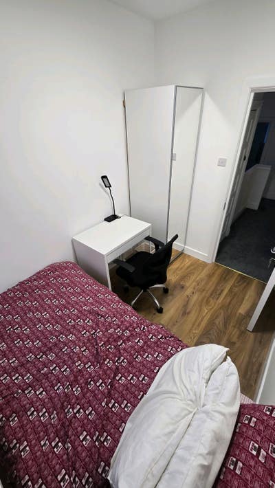 Small Single Room in Mitcham with bills included  Main Photo
