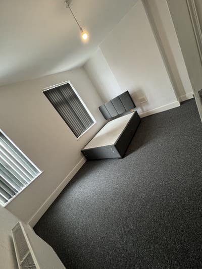 Very Spacious 4 bed house. 2 Rooms available Main Photo